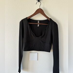 Black longe sleeve crop top